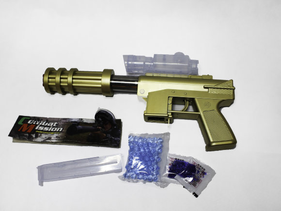 автомат стреляет вод пулями в пак (60)